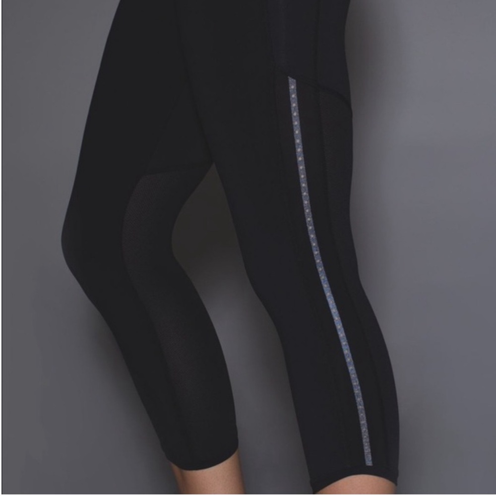 Lululemon Pace Pusher Crop Black Pigment Wave Sz 8. Zipper pocket - Picture 8 of 9